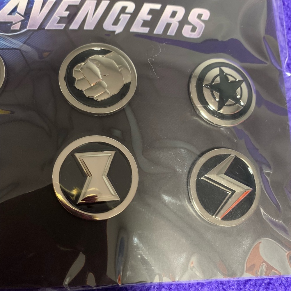 Marvel Avengers Collectors Pin Set - Picture 4 of 5